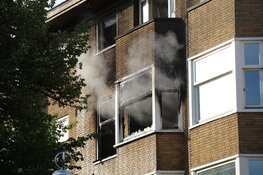 Twee gewonden bij brand in flat Van Hallstraat