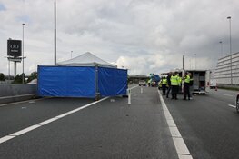 Motorrijder overleden na aanrijding tegen slagboom op de A10