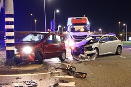 Auto&#39;s botsen bij oprit A5: twee auto&#39;s total-loss