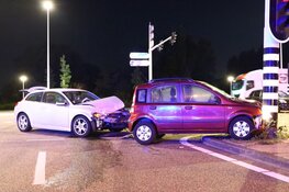 Auto&#39;s botsen bij oprit A5: twee auto&#39;s total-loss