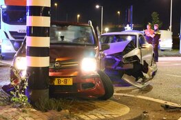 Auto&#39;s botsen bij oprit A5: twee auto&#39;s total-loss