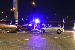 Auto&#39;s botsen bij oprit A5: twee auto&#39;s total-loss