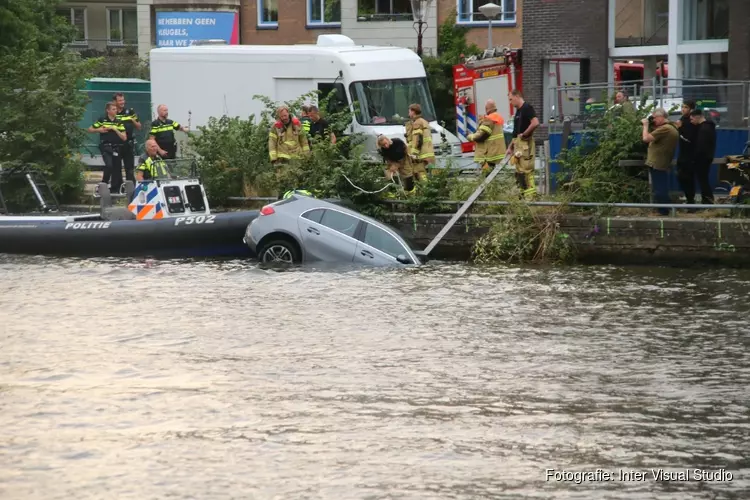 Auto verdwijnt onder water aan Jacob Catskade