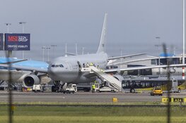 Vliegtuig met 180 evacuees uit Kabul geland op Schiphol