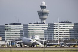 Vliegtuig met 180 evacuees uit Kabul geland op Schiphol