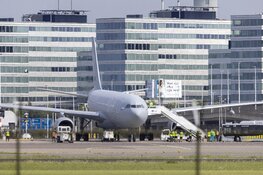 Vliegtuig met 180 evacuees uit Kabul geland op Schiphol