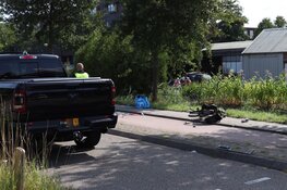 Fietser zwaargewond na botsing met pick-up