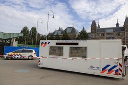 Politie doet onderzoek naar overleden persoon op Museumplein