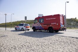 Brandweerduiker doet onderzoek naar mogelijk te water geraakt persoon