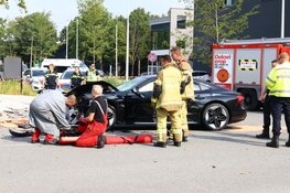 Een gewonde en vier auto's schade bij ongeval in Amsterdam