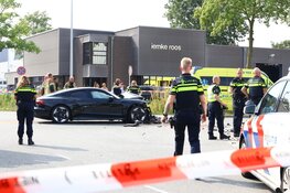 Een gewonde en vier auto's schade bij ongeval in Amsterdam
