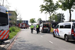 Een gewonde en vier auto's schade bij ongeval in Amsterdam