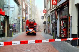 Brand in kelder van kledingwinkel op de Nieuwendijk