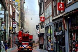 Brand in kelder van kledingwinkel op de Nieuwendijk