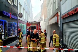 Brand in kelder van kledingwinkel op de Nieuwendijk