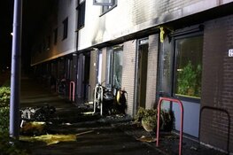 Enorme schade aan woningen na scooterbrand in Slotervaart