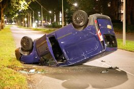 Auto op de kop bij ongeval Amsterdam-Buitenveldert
