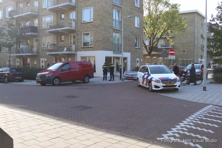 Bedreiging met vuurwapen op koerier in Amsterdam-West