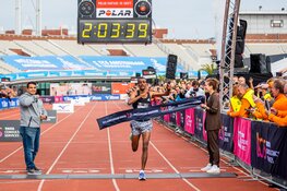 Tola en Tanui winnen TCS Amsterdam Marathon in recordtijden