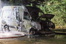 Bestelbus uitgebrand op de Bok de Korverweg