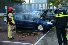 Geparkeerde auto in brand in Amsterdam-Zuidoost