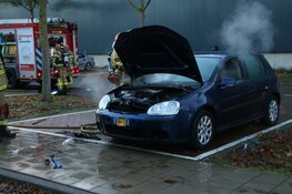 Geparkeerde auto in brand in Amsterdam-Zuidoost