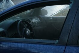 Geparkeerde auto in brand in Amsterdam-Zuidoost