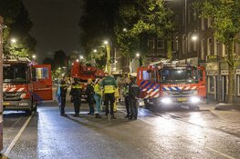 Man overleden na woningbrand aan de Dapperstraat in Amsterdam