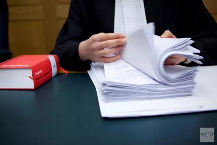 Acht maanden cel geëist tegen van omkoping verdachte oud-ambtenaar