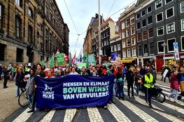 Tienduizenden mensen bij Klimaatmars Amsterdam