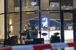 Overval op Fletcher hotel aan de Schepenbergweg in Amsterdam