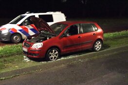 Auto in brand, een persoon aangehouden