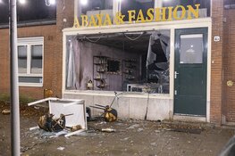 Ramen twee bedrijfspanden door explosie vernielt in Amsterdam