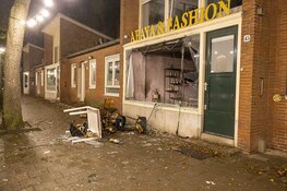 Ramen twee bedrijfspanden door explosie vernielt in Amsterdam