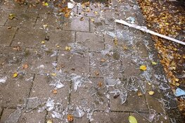 Ramen twee bedrijfspanden door explosie vernielt in Amsterdam