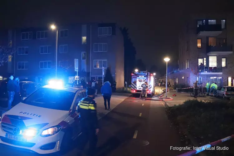 Brandweer haalt gezin uit woning in Amsterdam Nieuw-West