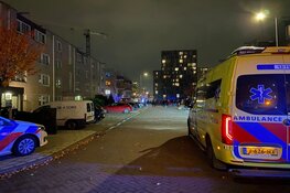 Brandweer haalt gezin uit woning in Amsterdam Nieuw-West