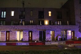 Brandweer haalt gezin uit woning in Amsterdam Nieuw-West