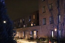 Brandweer haalt gezin uit woning in Amsterdam Nieuw-West