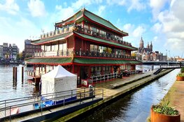Lichaam gevonden in het water bij Oosterdok in Amsterdam