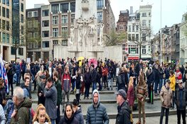 Duizenden mensen ondanks geannuleerde demonstratie op de Dam. Protestmars zonder problemen verlopen