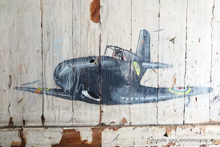 Spitfire-wandtekening uit de oorlog ontdekt