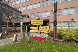 Demonstratie bij kantoor McDonald&#39;s in Amsterdam