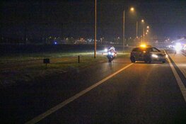Motorrijder aangereden, veroorzaker crasht 15 km verder bij Amsterdam