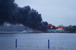 Uitslaande brand in jachthaven Nieuw-West
