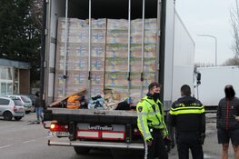 Zes 'vermoedelijke' migranten achterin vrachtwagen aangetroffen
