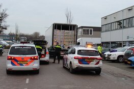 Zes 'vermoedelijke' migranten achterin vrachtwagen aangetroffen
