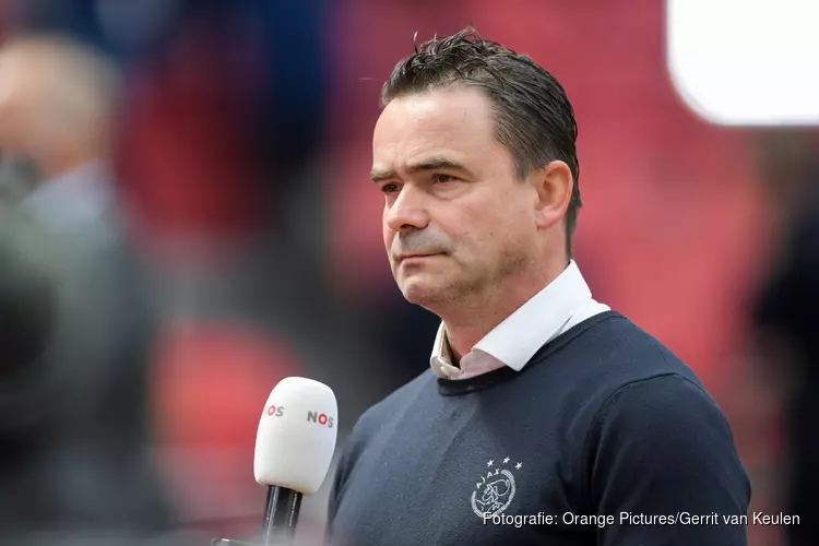 Ajax verlengt contract Marc Overmars