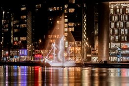 Stad ook 's avonds verlicht met lichtkunst Amsterdam Light Festival
