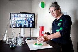 NEMO brengt proefjes en wetenschap naar mensen thuis: 235.000 bezoekers voor NEMO in 2021